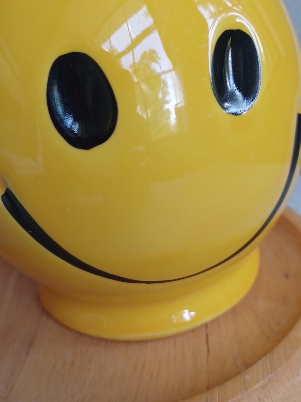 Vintage McCoy USA Pottery Yellow Smiley Face Mug - Picture 8 of 10